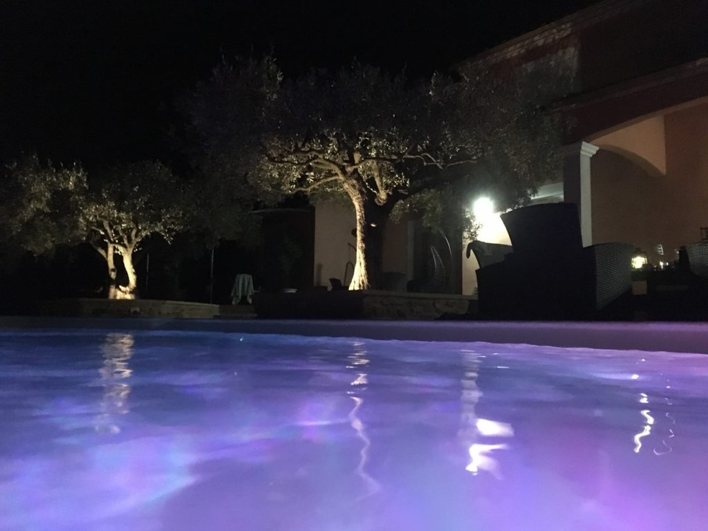 Natura Piscine : piscine avec une coque​