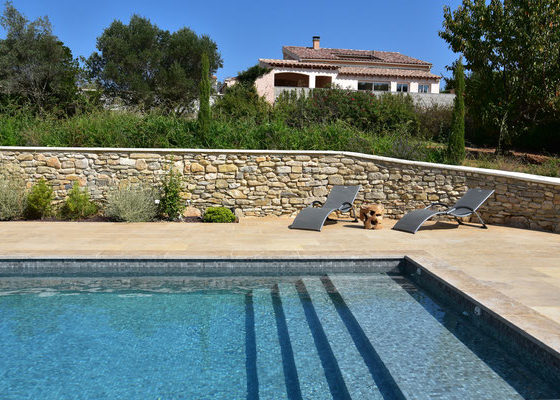 Natura Piscine - Natura piscine : Piscine avec béton